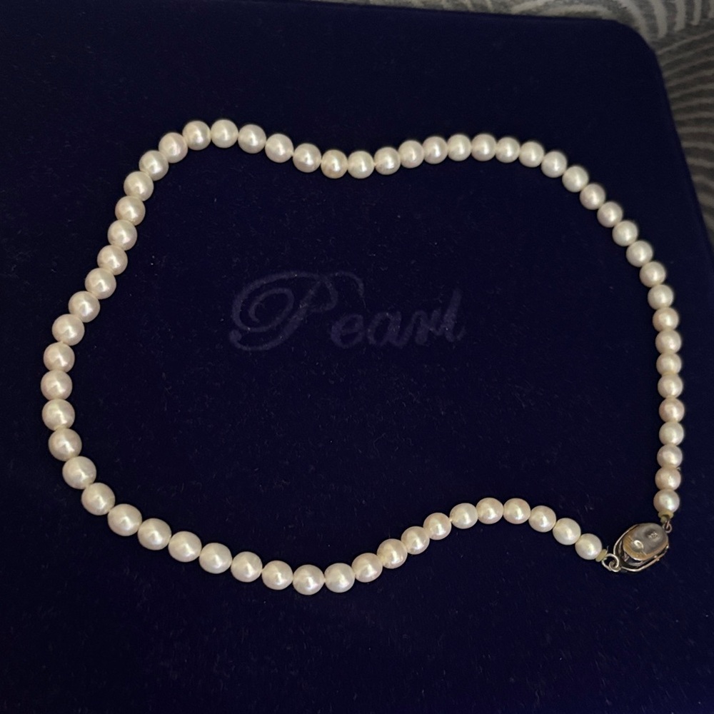 Pearl Cream-White Strand Necklace - Pearl